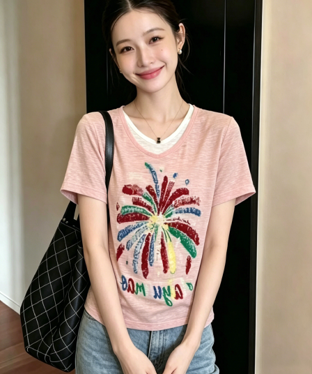 회색 페이크 레이어드 V넥 반팔 티셔츠 빅 사이즈 여성 의류 2026 년 여름 새로운 느슨함 센스 외국 가스 프린트