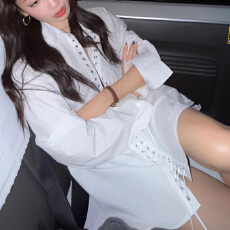 批发26早春小众多结构铆钉打孔休闲<b class='q'>街头</b>感可叠穿前短后长白色衬衫9928