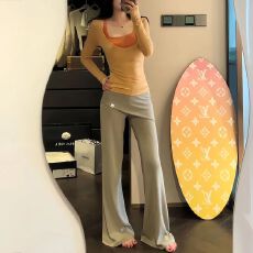 批发巨好看的春秋套装韩系时尚休闲减龄撞色上衣背心屁帘微喇裤两件套