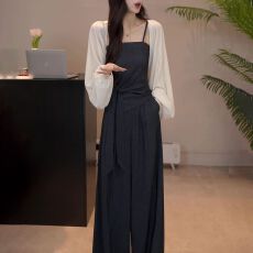 批发温柔气质高级感休闲套装百搭吊带背心<b class='q'>针织</b><b class='q'>开衫</b>阔腿裤三件套