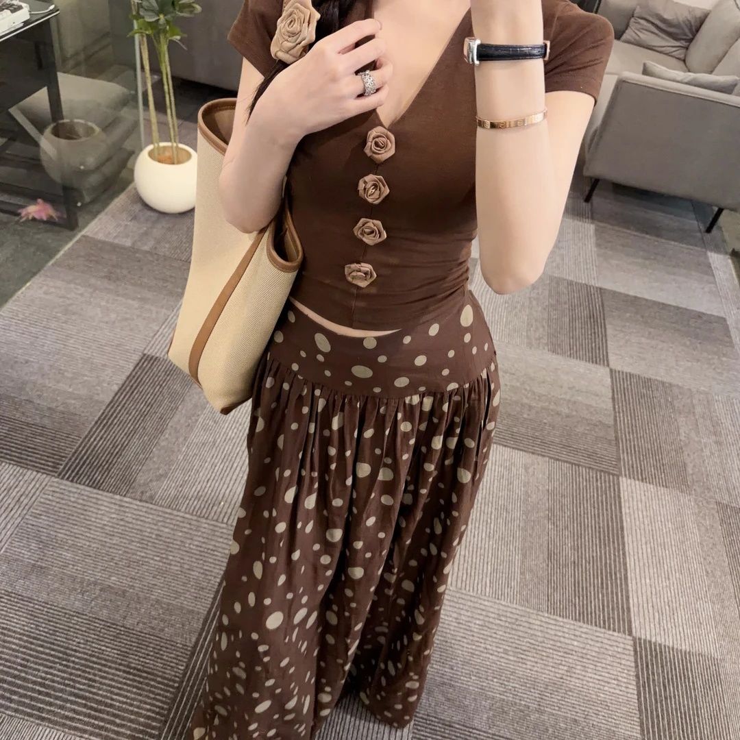 패션 레트로 도트 무늬 반신 스커트 2026 년 여름 새로운 하이웨이스트 외국 가스 V넥 맨위