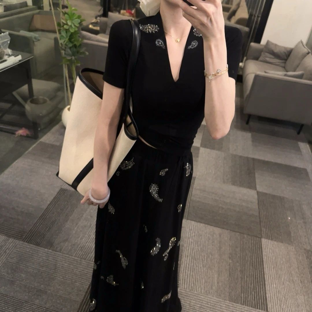 검정색 패션 세트 2026 여름 새로운 품격 V넥 핫픽스 반팔 투피스 세트