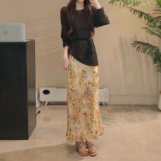 批发2026夏季新款设计感慵懒风纯欲减龄两件套宽松防晒罩衫高腰<b class='q'>碎花</b>裙