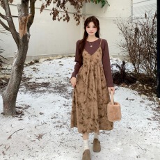 批发<b class='q'>大码</b>复古灯芯绒连衣裙女秋季赫本风背心裙胖MM遮肚显瘦裙子两件套