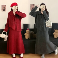 高级感红色纽扣针织套装女秋冬新款宽松慵懒风毛衣配半身裙两件套