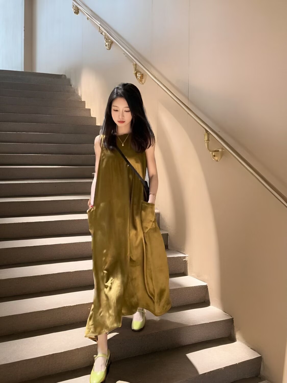 여름 해변가 휴가 해변 길다 치마 프랑스식 고급 센스 비단 새틴 오프숄더 민소매 슬립 여성 드레스