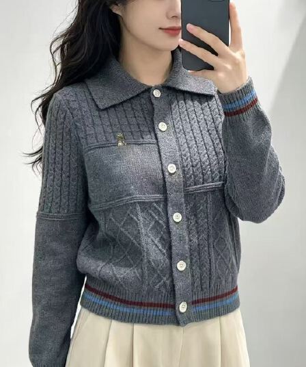 고유 한 아름다운 POLO 칼라 자카드 단일 행 골드 버클 스웨터 오픈 가디건 여성 가을 겨울철 새로운 니트 맨위
