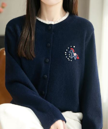 새로운 페이크 레이어드 작은 말 자수 니트 오픈 가디건 여성 코트 봄 가을 패션 여성 맨위 가을 겨울 스웨터