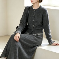 批发外贸<b class='q'>针织</b><b class='q'>开衫</b>+半身长裙两件套女冬新款端庄美学穿搭套装