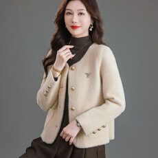 批发装洋气高级感秋冬<b class='q'>外套</b>香风短款上衣新款<b class='q'>中老年</b>女仿水貂绒开衫