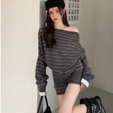 批发韩系斜肩撞色条纹针织套装袖口拼接毛衣＋短裤休闲慵懒两件套<b class='q'>秋</b>