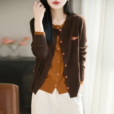 批发假两件<b class='q'>开衫</b><b class='q'>圆领</b>坑条<b class='q'>针织</b><b class='q'>开衫</b>秋冬新款高级独特上衣外套