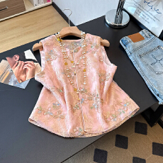 批发春桃<b class='q'>夏</b>季新款重工珠管亮钻鎏光缎面新中式百搭外穿坎肩马甲