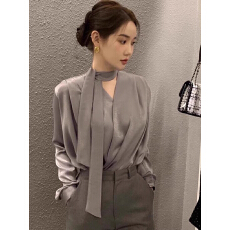 批发灰色v领<b class='q'>衬衫</b>女春秋季小个子设计感<b class='q'>长袖</b><b class='q'>衬衣</b>职业通勤挂脖飘带上衣