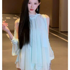 批发法式温柔风挂脖薄荷蓝色<b class='q'>雪纺</b><b class='q'>衬衫</b>女夏季新款时尚露肩宽松显瘦上衣