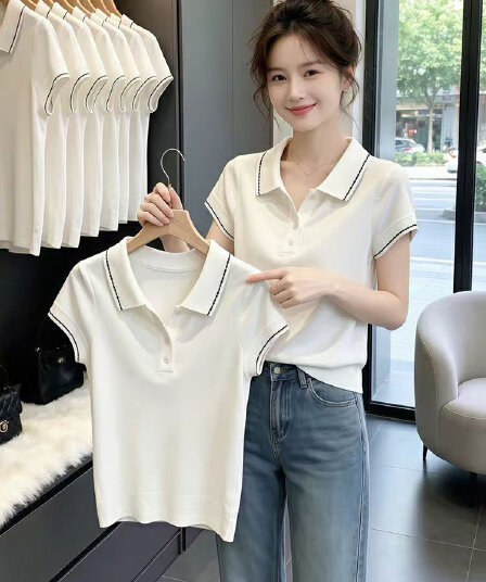 슈퍼 화재 연령 감소 화이트 POLO 칼라 니트 반팔 여성 여름 2026 새로운 디자인 센스 얇은 스타일 니트 스웨터 맨위