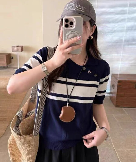 한 부서 몸매 가꾸기 스트라이프 POLO 셔츠 얼음 실크 니트 반팔 긍정적 인 어깨 티셔츠 여성 자이언트 잘 생긴 고유 한 아름다운 맨위 여름