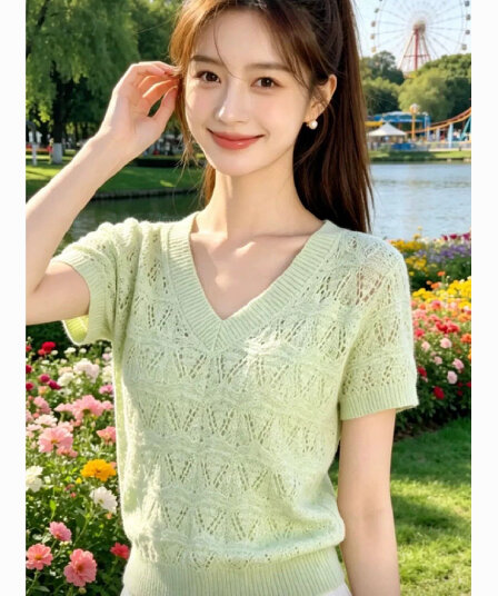 디자인 센스 녹색 홀로우 아웃 V넥 반팔 2026 여름 여성 새로운 외국 가스 연령 감소 다용도 잘 생긴 니트 맨위