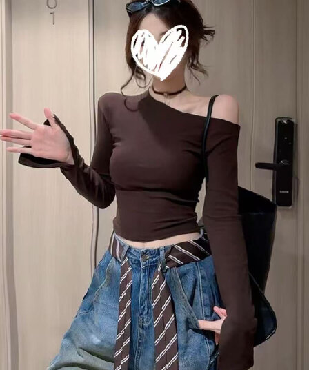 순수한 욕망 핫걸 쇼트 스타일 칼라 이슬 긴팔 티셔츠 비스듬한 어깨 디자인 몸매 가꾸기 2026 슬림해 보이는 새로운 만나는 맨위
