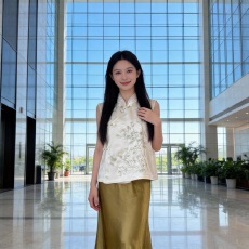 新中式绿色盘扣上衣国风女装2026新款夏醋酸半裙套装巨好看两件套