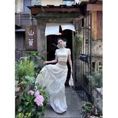 批发氛围感纯欲辣妹度假穿搭连衣裙紧身T恤飘逸大裙摆半身裙<b class='q'>拖地</b><b class='q'>长裙</b>