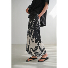 批发2026年水墨黑白树木剪影法式<b class='q'>优雅</b>褶皱印花小众高级感a字半身裙女