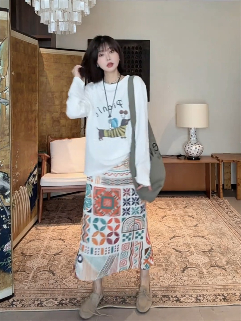 세 하우스 바람 레트로 프린트 반신 스커트 여성 허리밴드 품격 여성 2026 여름 슬림해 보이는 휴가 치마