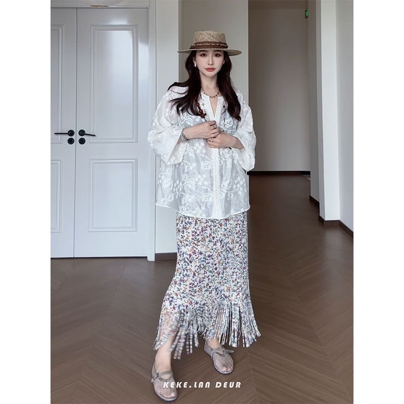 세 하우스 바람 꽃무늬 주름 슬림해 보이는 술 디자인 센스 반신 스커트 여성