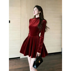 批发红色丝绒盘扣改良版气泡<b class='q'>连衣裙</b>女冬本命新年气质名媛礼服a字裙子