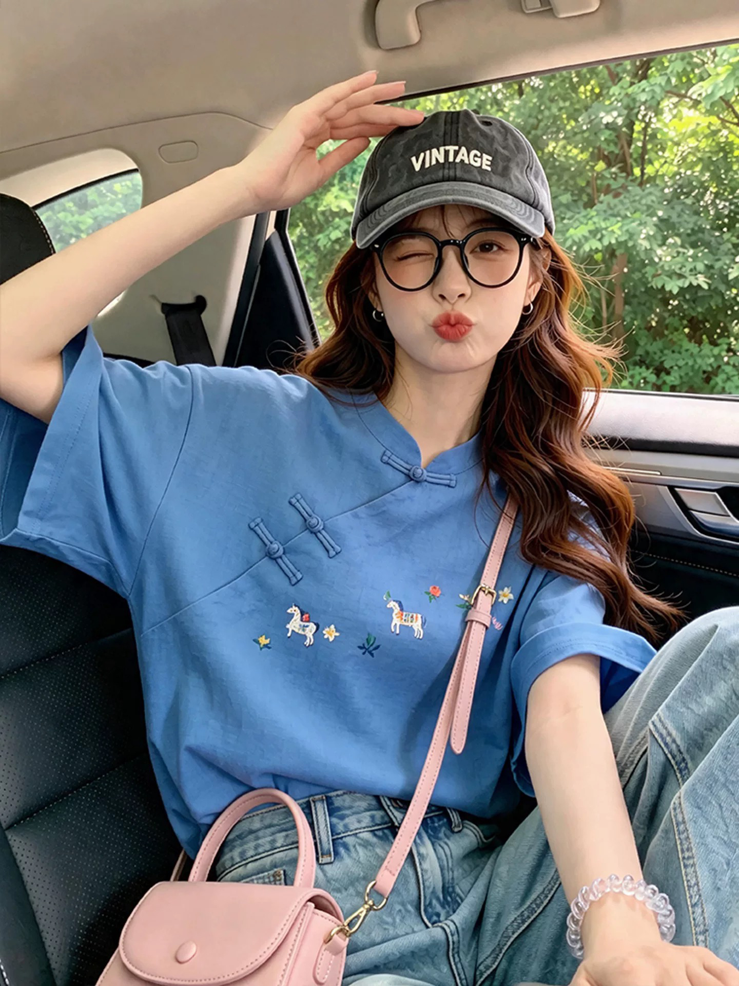 새로운 중식 레트로 파란색 라미 작은 말 자카드 반팔 여성 셔츠 2026 슈퍼 화재 국풍 비스듬한 襟 단추 맨위