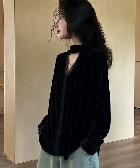 프랑스식 품격 검정색 레이스 조각 벨벳 여성 셔츠 2026 가을 새로운 외국 가스 연령 감소 다용도 맨위 트렌디