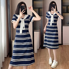 批发新款<b class='q'>大码</b>条纹百搭学院风减龄<b class='q'>连衣裙</b>