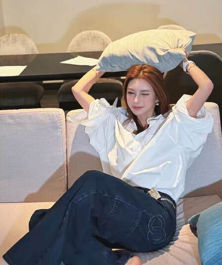 리 부드럽게 6 월 세련된 화이트 중간 소매 셔츠 남자 친구 바람 프로필 모양 루즈핏 셔츠 디자인 센스 다용도 품격