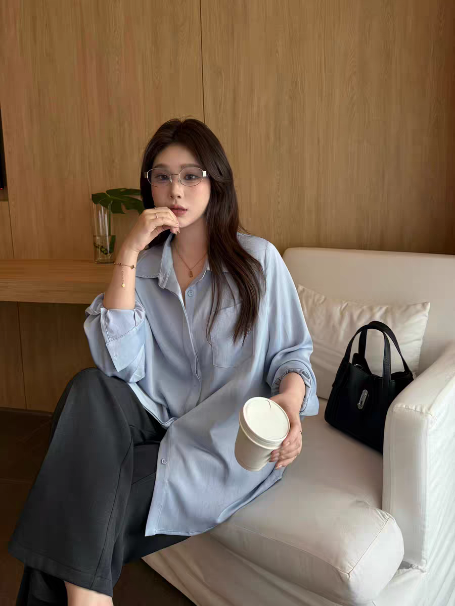 새틴 파란색 여성 셔츠 2026 새로운 루즈핏 연령 감소 긴팔 셔츠