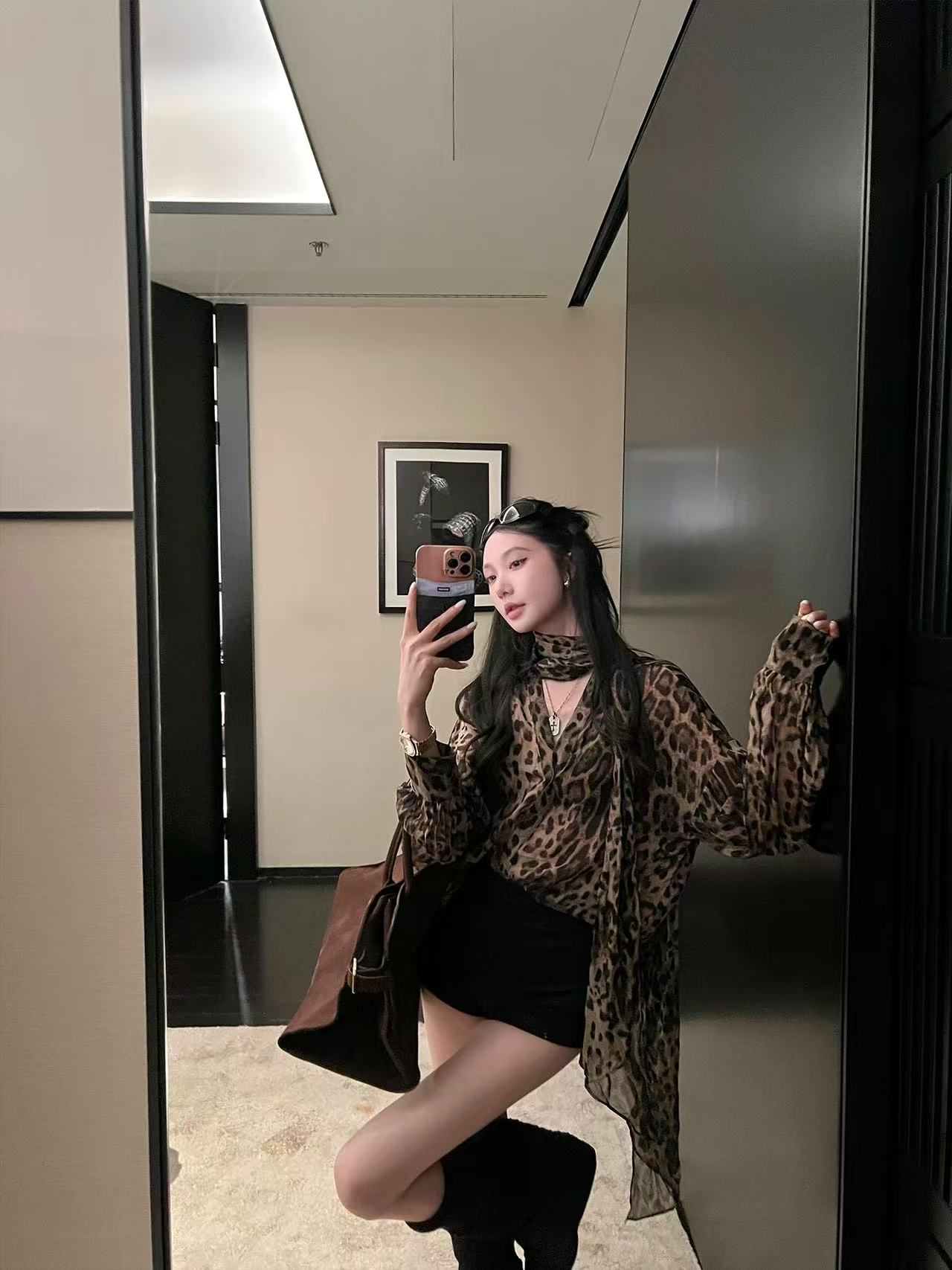 지구 Ouyang 아름다운 경력 우 발표하다 악기 같은 단락 레오파드 무늬 얇고 가벼운 쉬폰 셔츠 아름다움 가슴 삼각형 컵 슬립