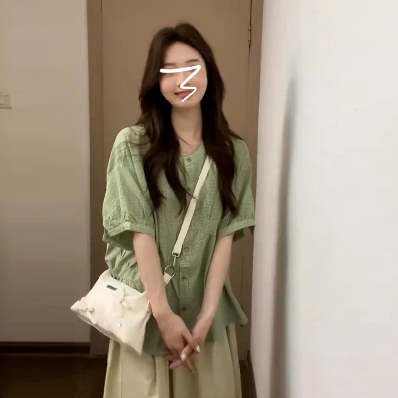 새로운 프랑스식 녹색 체크무늬 거품 소매 반팔 셔츠 셔츠 여성 여름 디자인 센스 작은 대중 맨위