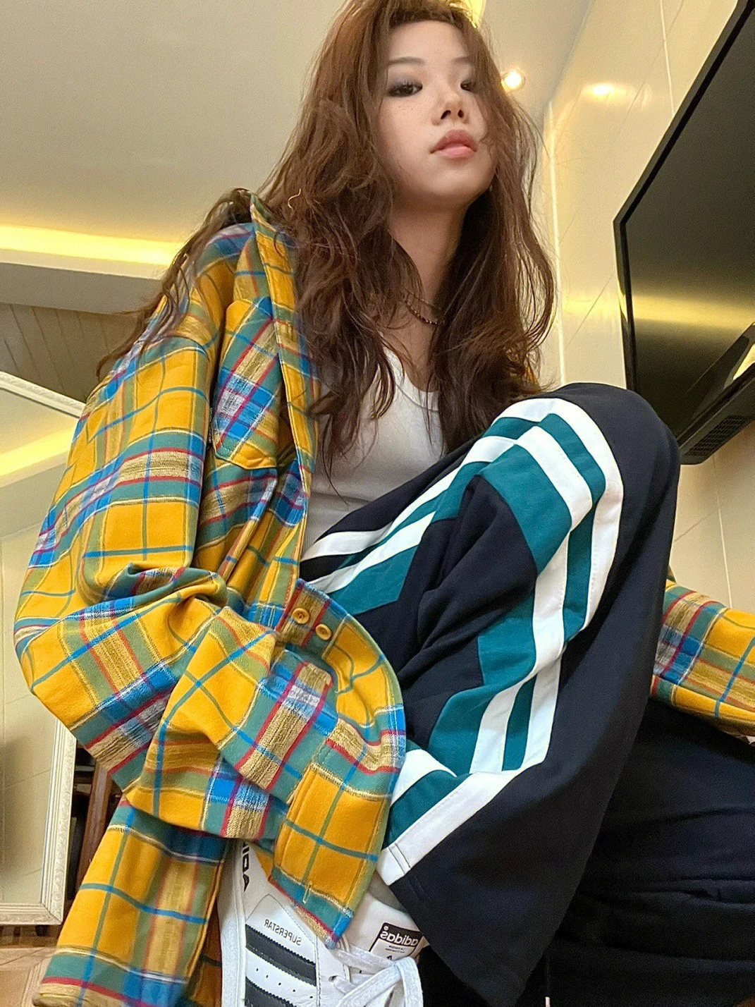 황색 체크무늬 긴팔 여성 셔츠 외부 가져 가라. 얇은 스타일 루즈핏 ins 아메리칸 레트로 작은 대중 작은 외투