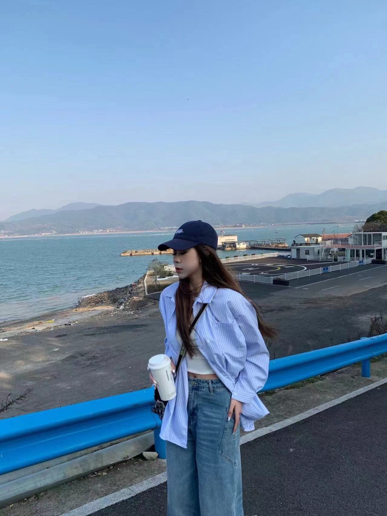 파란색 스트라이프 여성 셔츠 봄 새로운 디자인 센스 작은 대중 루즈핏 셔츠 한 부서 고유 한 Chic 긴팔 맨위