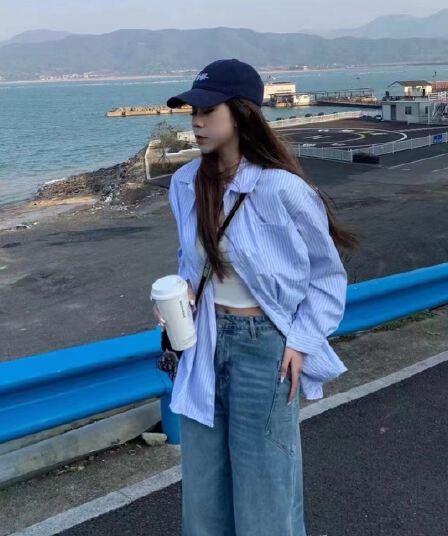 파란색 스트라이프 여성 셔츠 봄 새로운 디자인 센스 작은 대중 루즈핏 셔츠 한 부서 고유 한 Chic 긴팔 맨위
