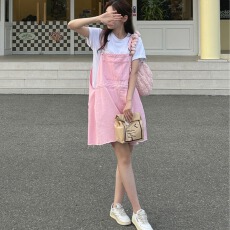 批发现 松弛感拉满~复古水洗做宽松直筒牛仔<b class='q'>背带裤</b>女