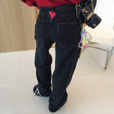 批发现 红色爱心贴标 高腰复古<b class='q'>牛仔</b>裤