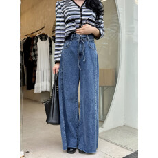 批发现 时髦减龄配腰带褶线条水洗宽松直筒<b class='q'>牛仔</b>裤