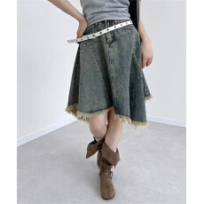 现 小众设计感不规则下摆牛仔半身裙