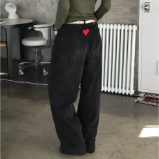 批发现 红色爱心贴标 <b class='q'>高腰</b>复古牛仔裤