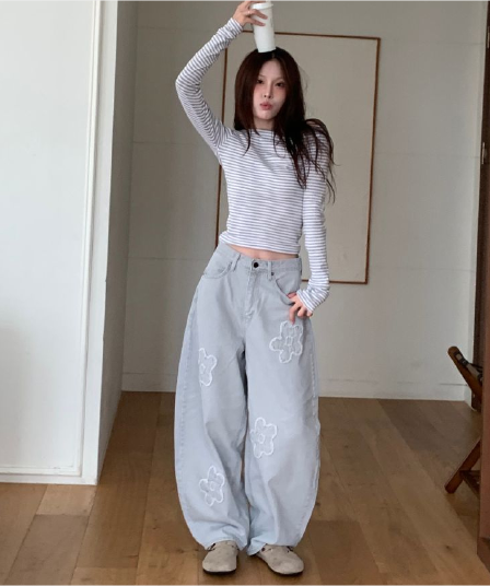 지금 작은 대중 잘 생긴 트렌디 차가운 자수 거친 가장자리 꽃 프로필 모양 캐주얼 긴 바지 여성