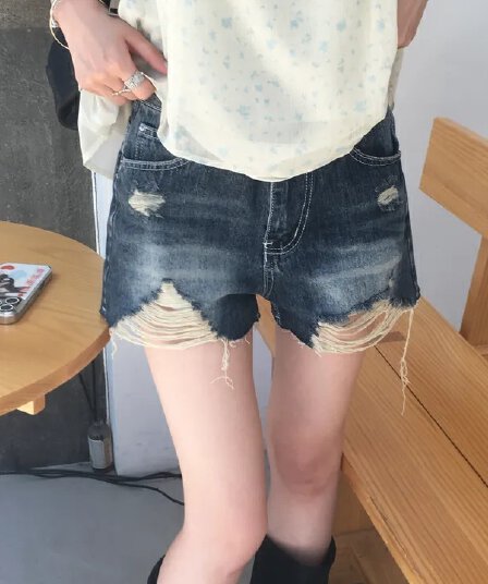 지금 디스플레이 다리 길이 핫걸 찢어진 부분 그리기 거친 가장자리 슬림해 보이는 데님 반바지