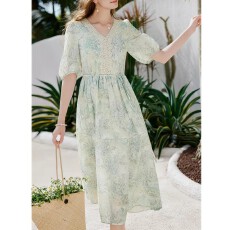 批发王楚然同款绿色<b class='q'>连衣裙</b>女2026夏季新<b class='q'>款</b>花路绿堇v领印花裙