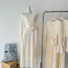 白里~格蕾丝日记 法式纯欲V领收腰显瘦羽毛纱优雅蕾丝长袖连衣裙