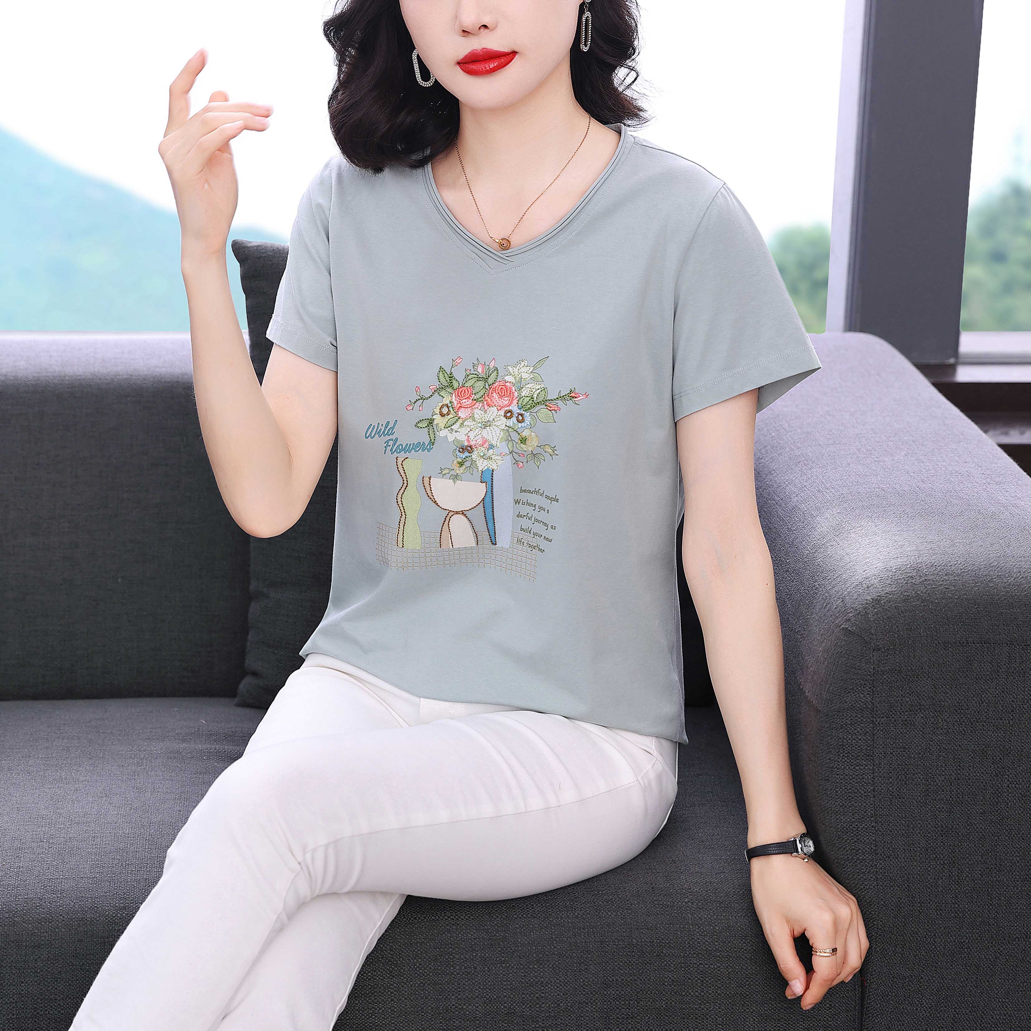 2026 새로운 패션 여성 외국 가스 연령 감소 엄마 맨위 반소매 티셔츠 여름 긍정적 인 어깨 반팔 티셔츠 여성