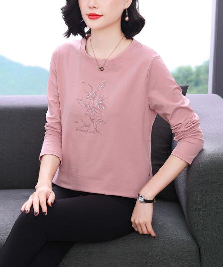 순면 긴팔 티셔츠 여성 가을 2026 년 새로운 루즈핏 구슬 조각 자수 맨위 어머니 드레스 여성 티셔츠